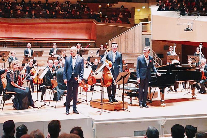 Еуропада өнер көрсетті