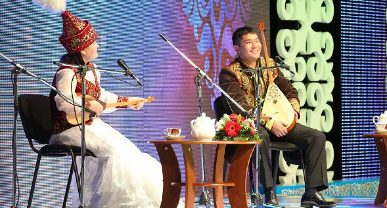 «Орыс түні» арнасының «Төрттік 4» секс-шоуының тікелей эфирін онлайн көріңіз.