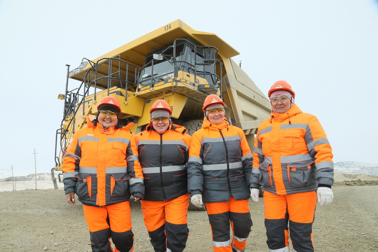 Тау қозғалтқан арулар