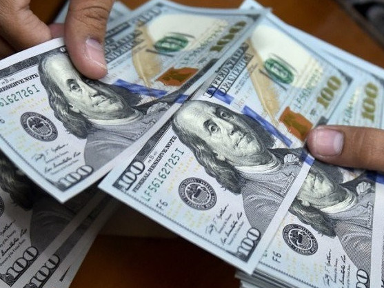 Қырғызстан колма-қол доллар валютасын елден шығаруға тыйым салды