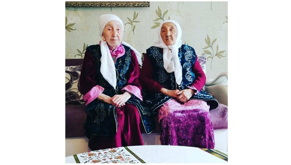 Естайдың екі немересі