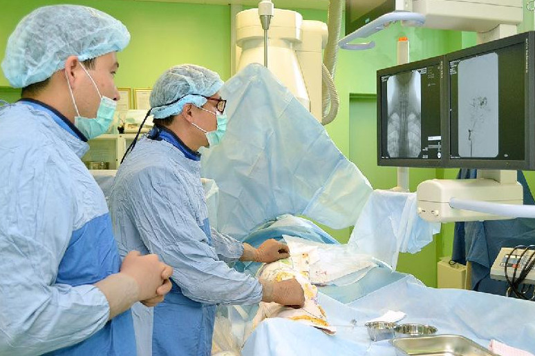 Жұлын ісігіне жасалған операция