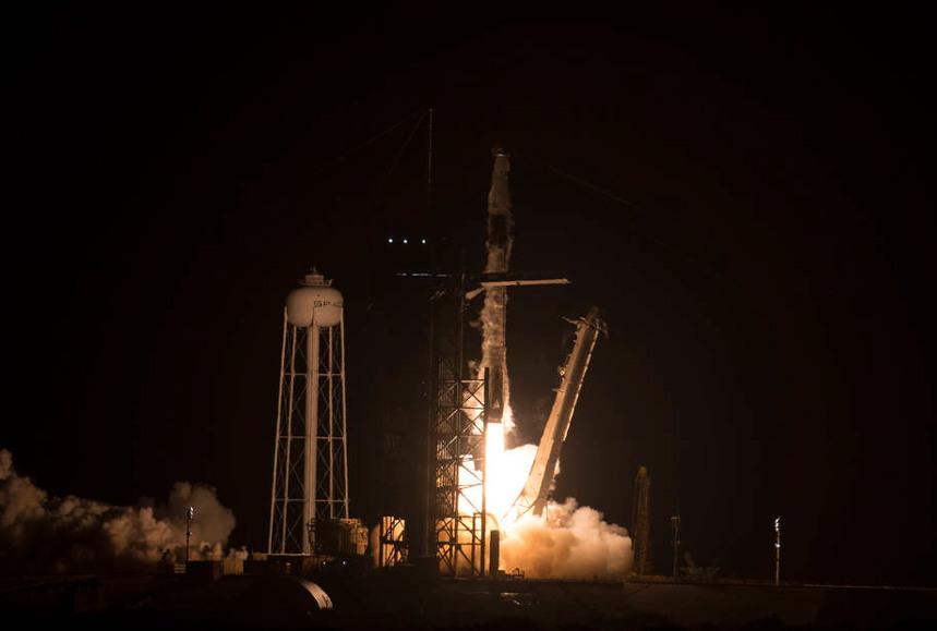 SpaceX компаниясы Crew Dragon кемесімен төрт ғарышкер ұшырды