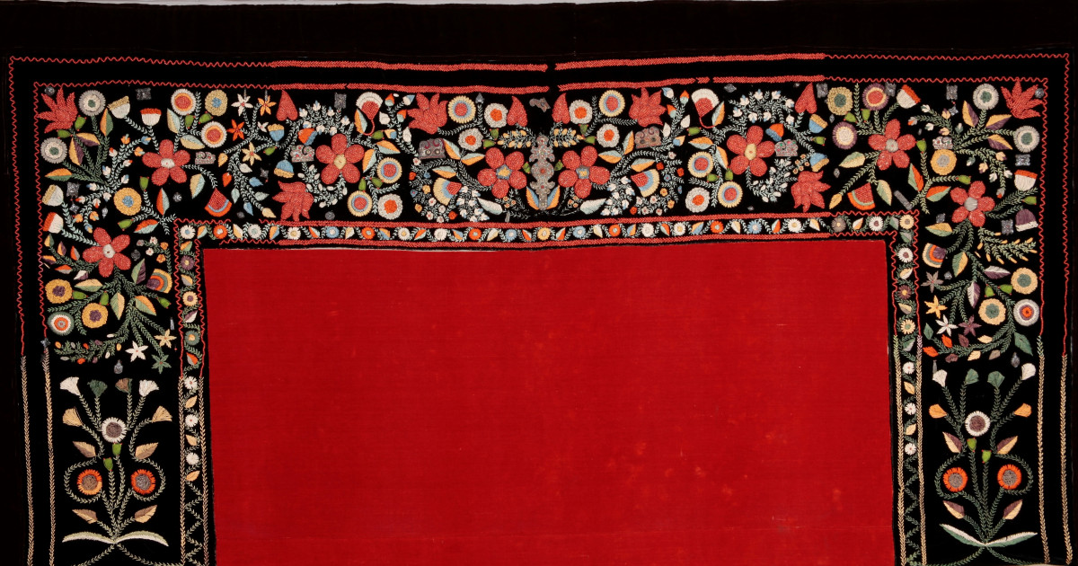 Ақ трусиктердегі бөкселер