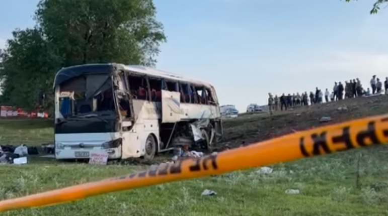 Жамбыл облысында шетелдіктер мінген автобус апатқа ұшырады