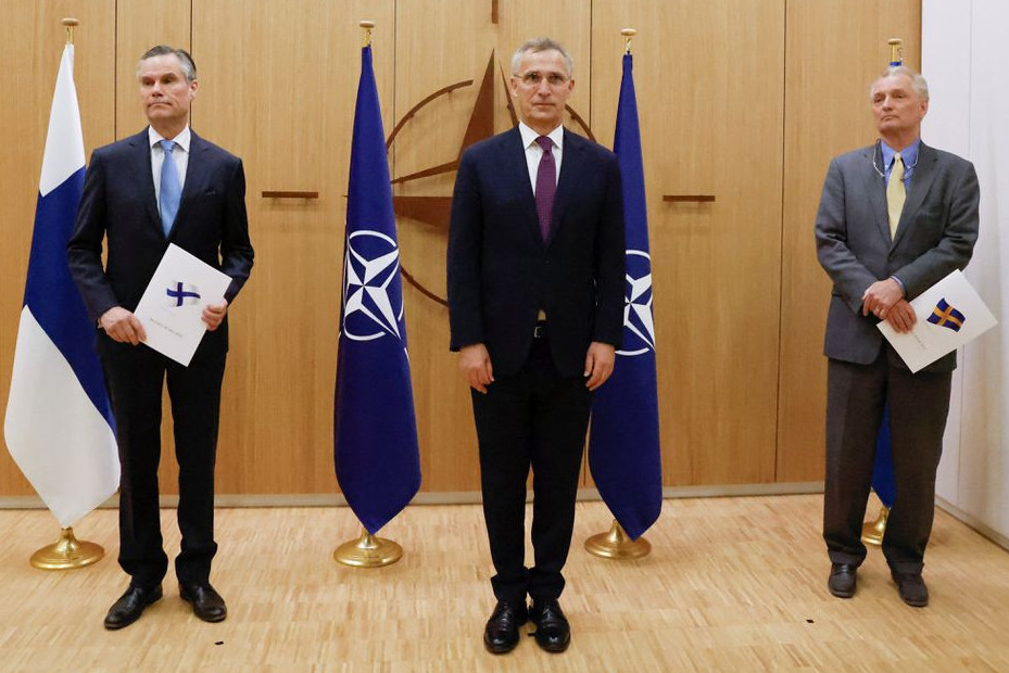 Финляндия мен Швеция НАТО-ға мүшелікке ресми өтініш берді