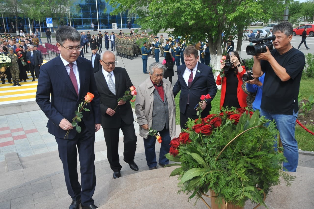 Қаһарман ұшқыш – құм перзенті