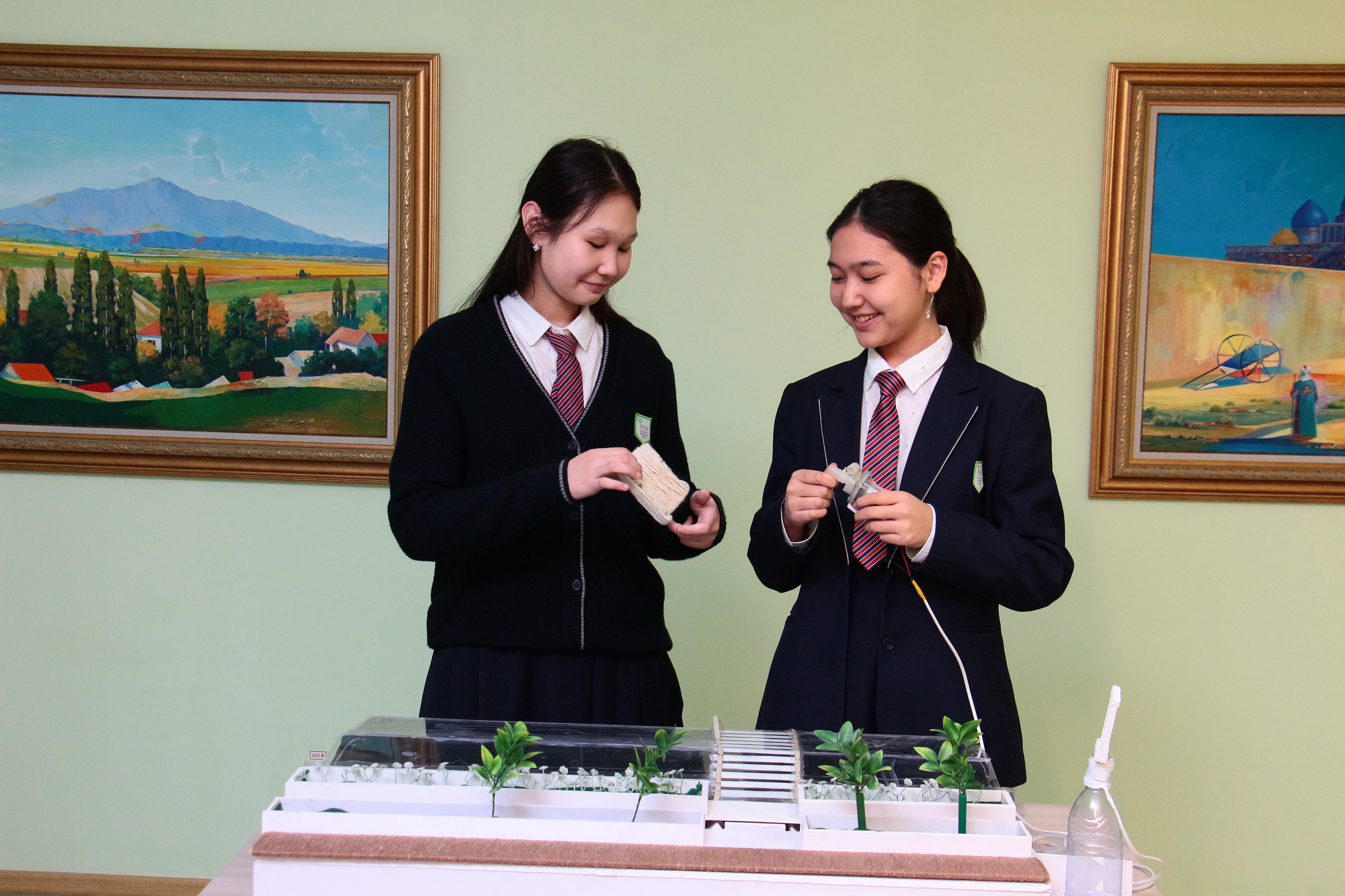 Көшелерде су көлкімеуі үшін...