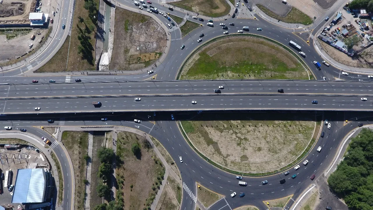 Алматыда үш жолайрық салынып жатыр