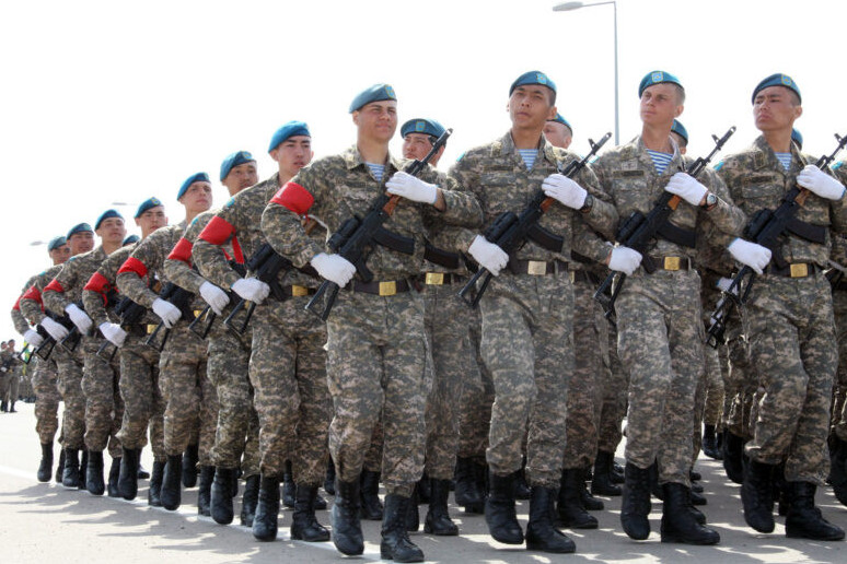 Армияда өлім-жітімге жол берген офицерлер жазаланады - Президент