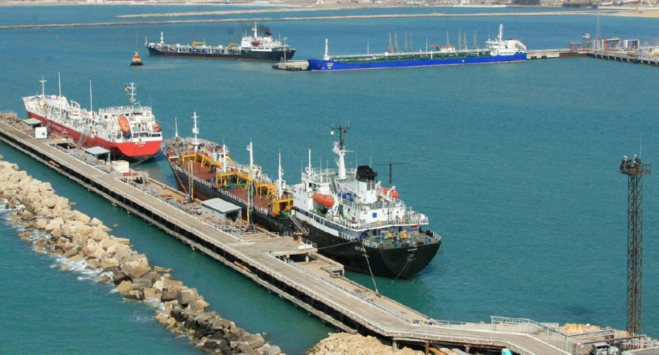 Түкті письки және үлкен кеуде