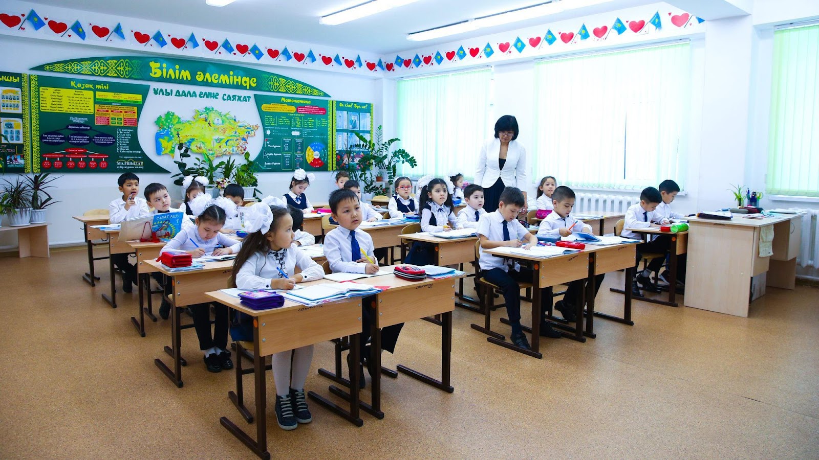 Ауыл мектептеріне қолдау