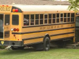 АҚШ-та 30 оқушы отырған мектеп автобусы үйге соғылды