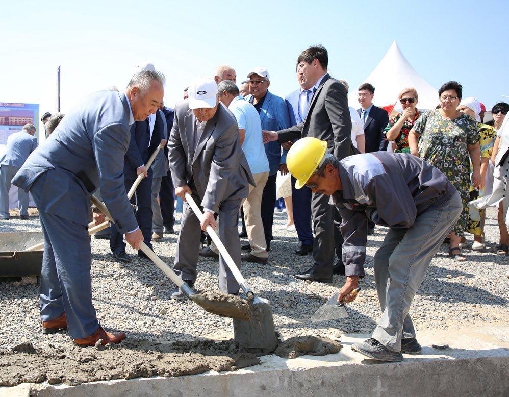 Үш нысанның іргетасы қаланды