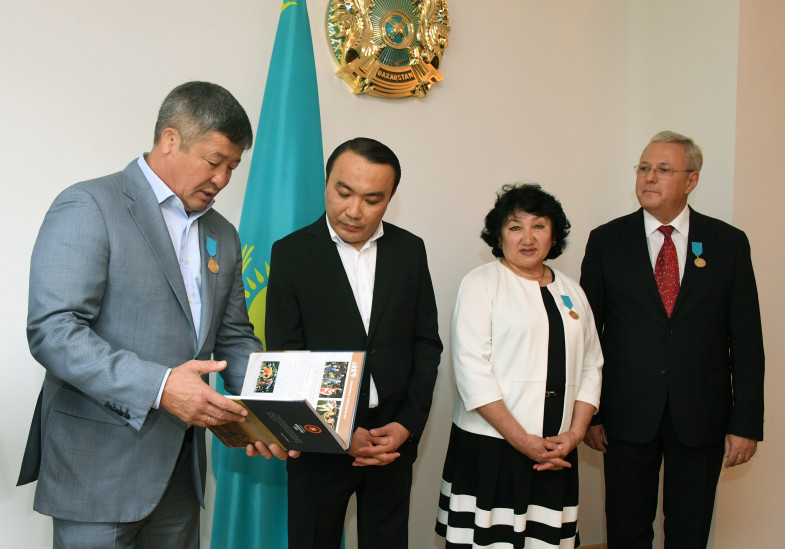 Дипломаттар марапатталды