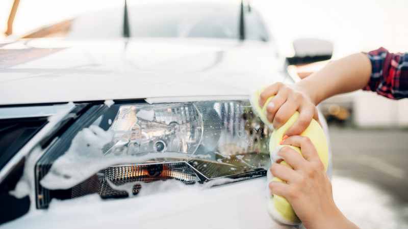 «Әйнегіңізді жуып берейік»