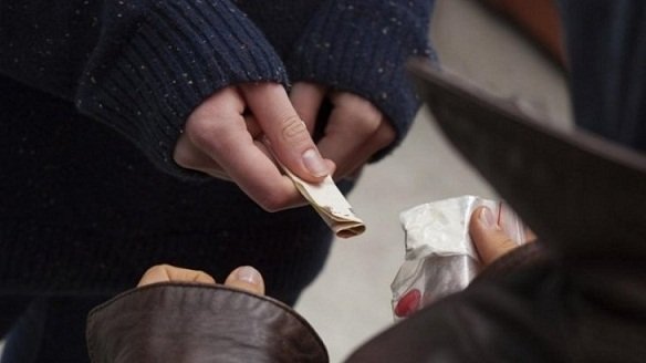 Есірткі сатып есірген