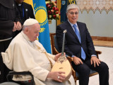 Президент Рим Папасына домбыра сыйлады