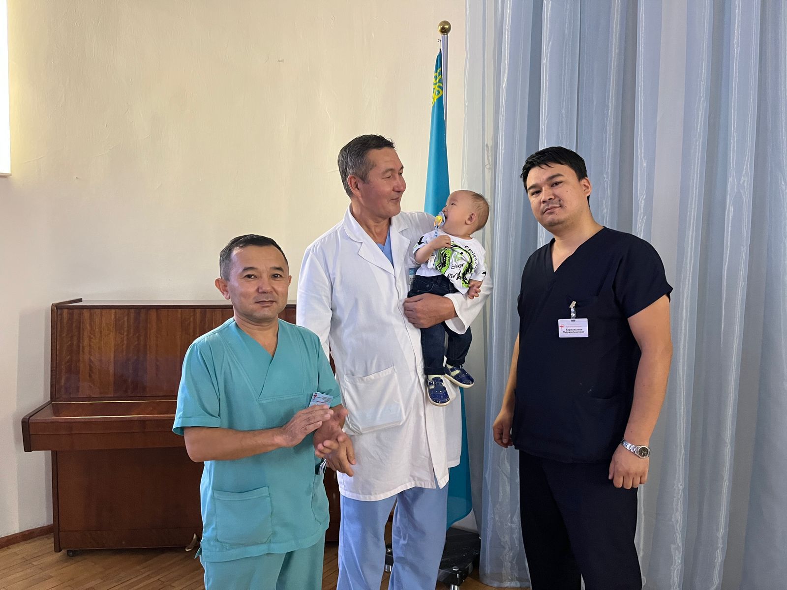 Хирург балақанның тұсауын кесті