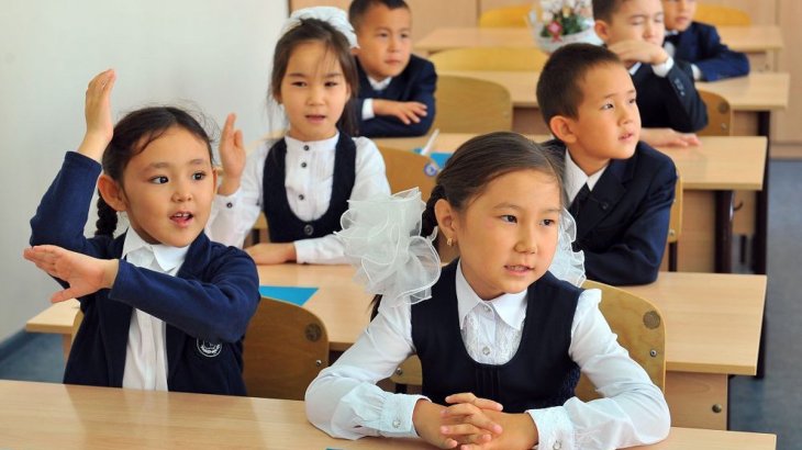 Ана тілінде оқып жүр...