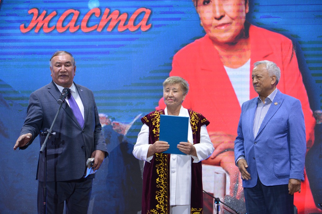 Ақын ардақталды