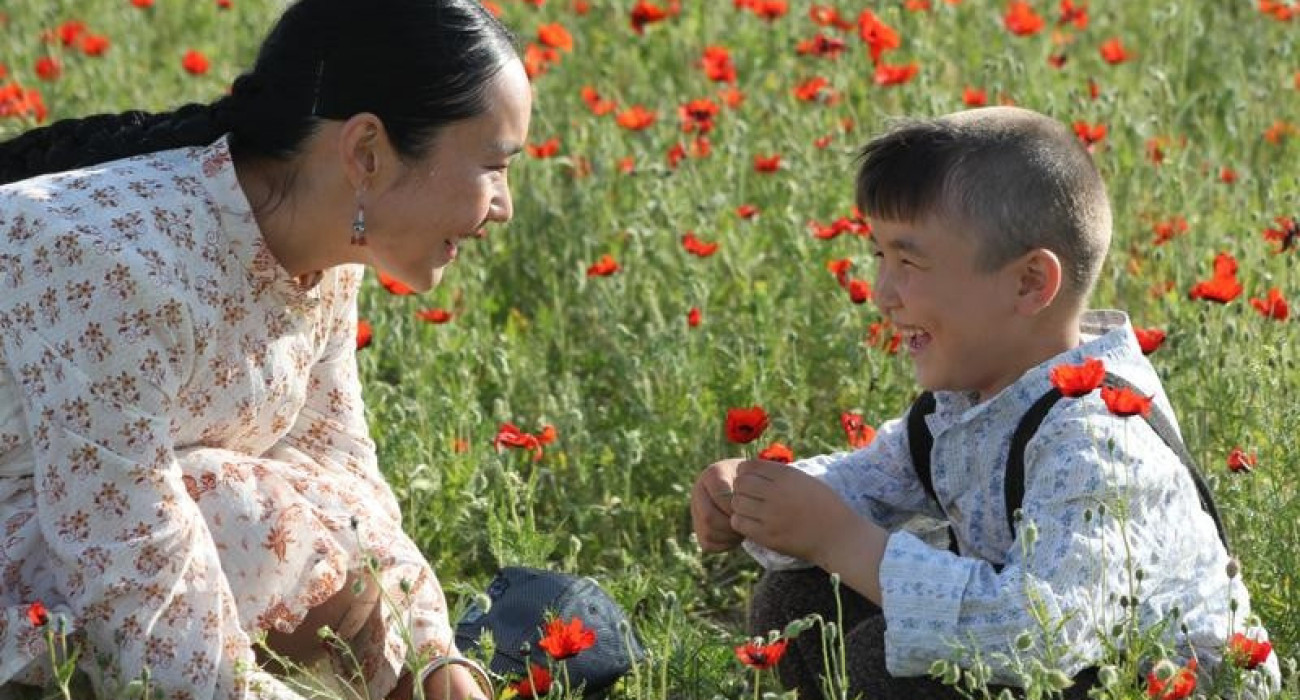 Жалаңаш томпақ қыздар тобы