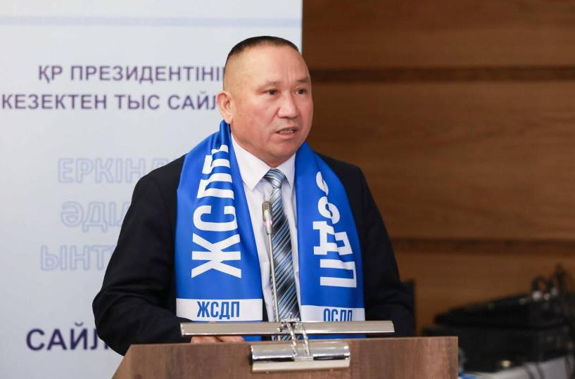 Президенттікке үміткер Нұрлан Әуесбаев ОСК-ға құжаттарын өткізді