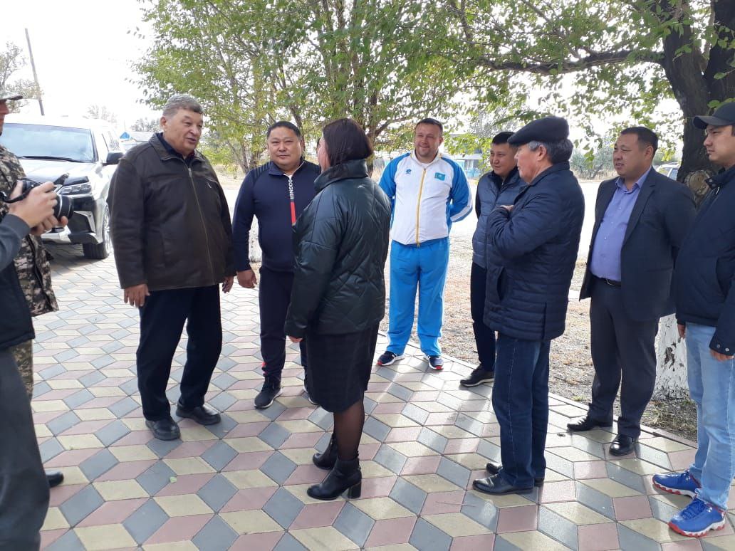 Жұртшылықпен жүздесті