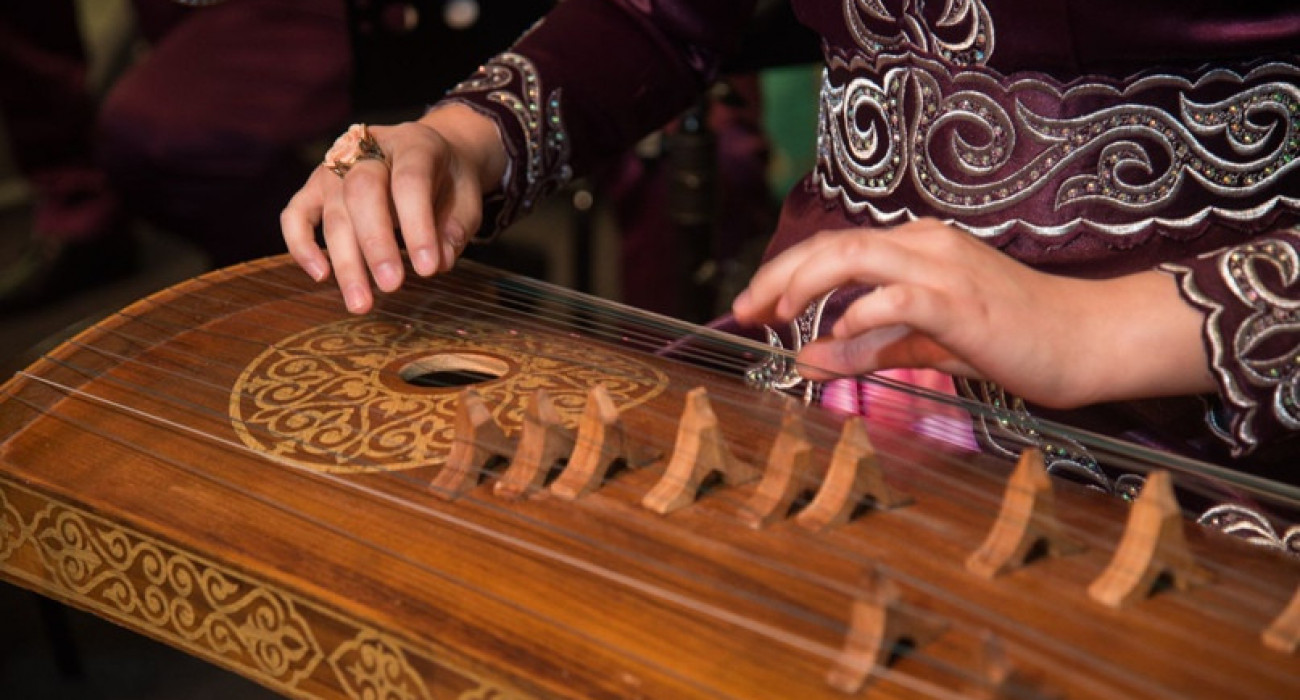 Ұзын дилдо в жопу порно онлайн