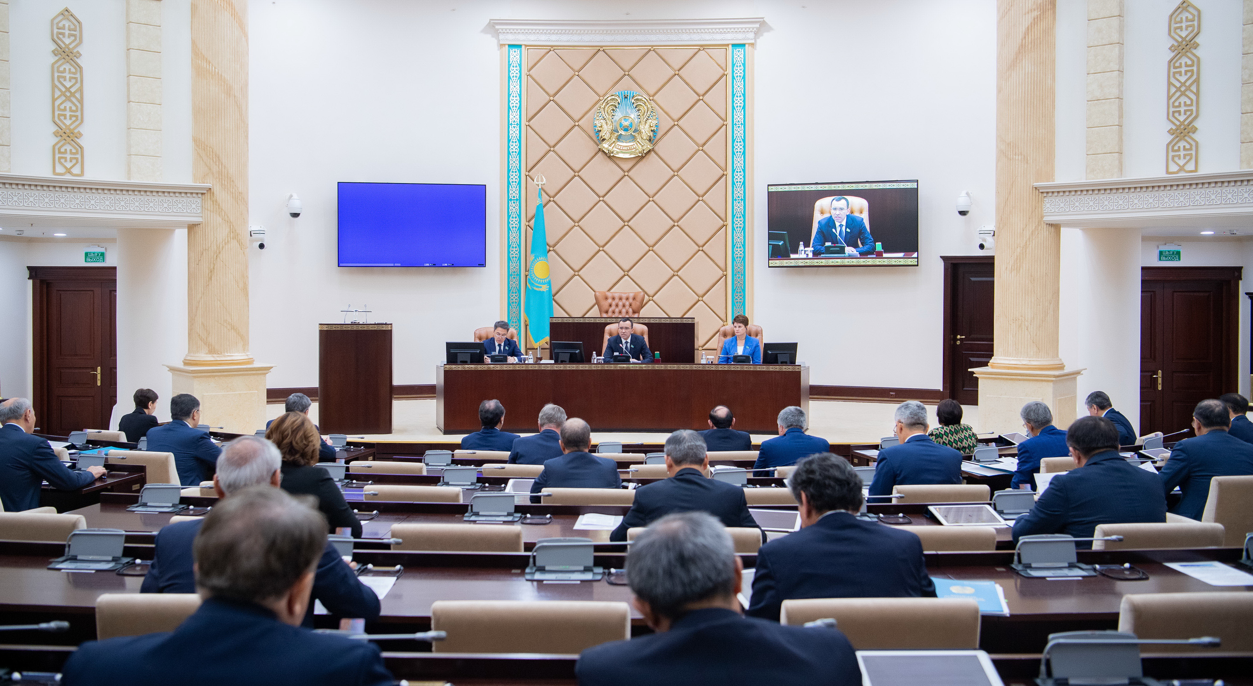 Депутаттық сауал: тозған құбыр, «қорғансыз» қорғаныс өнеркәсібі туралы