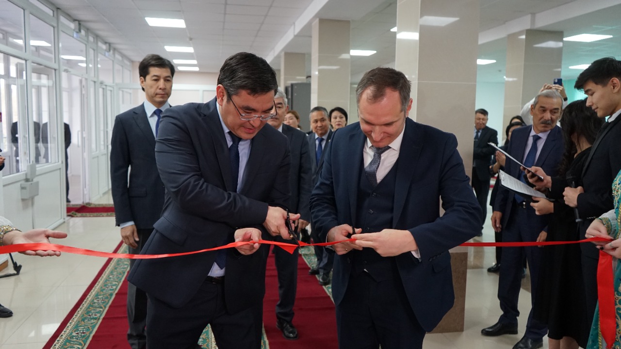 Оралда отырып, Уфа университетінде оқиды