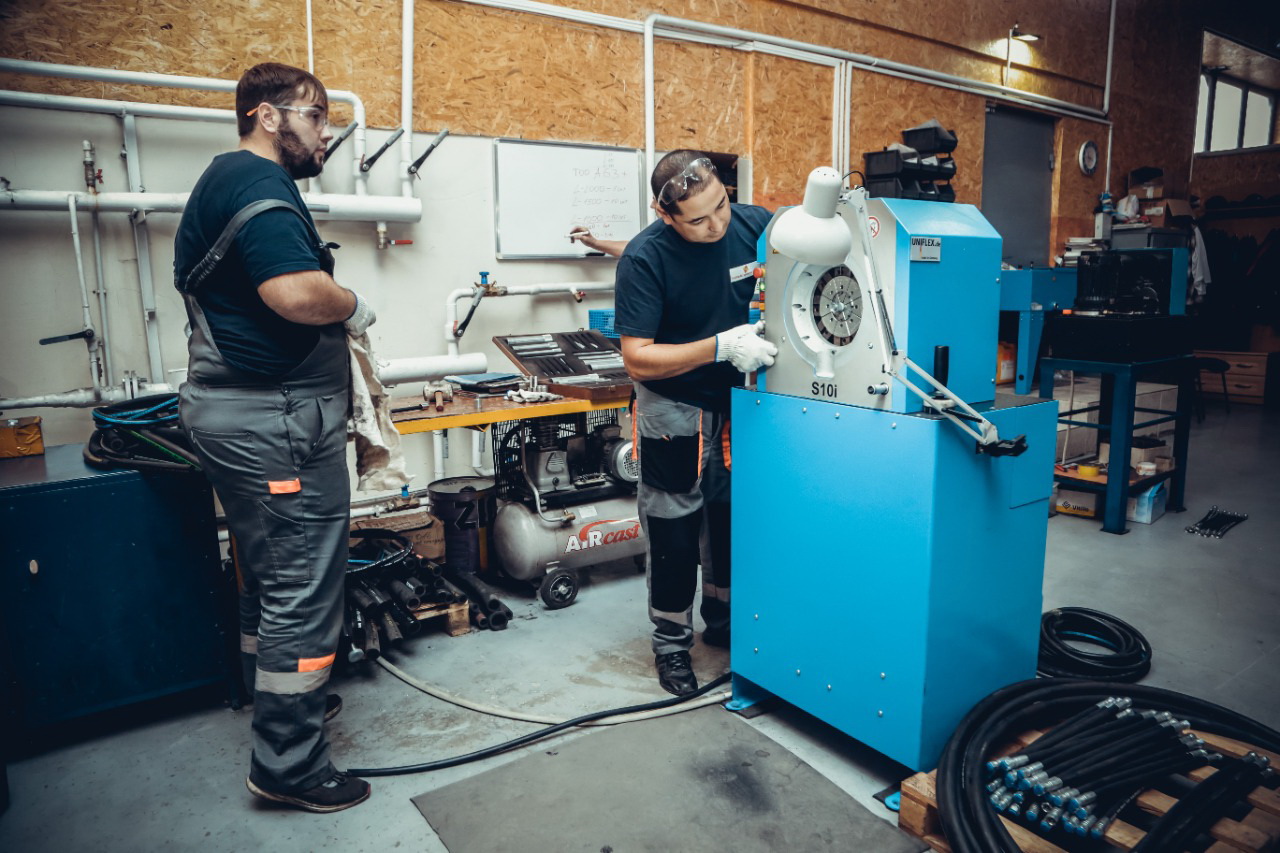 Гидравликалық құрылғы жасайтын компания