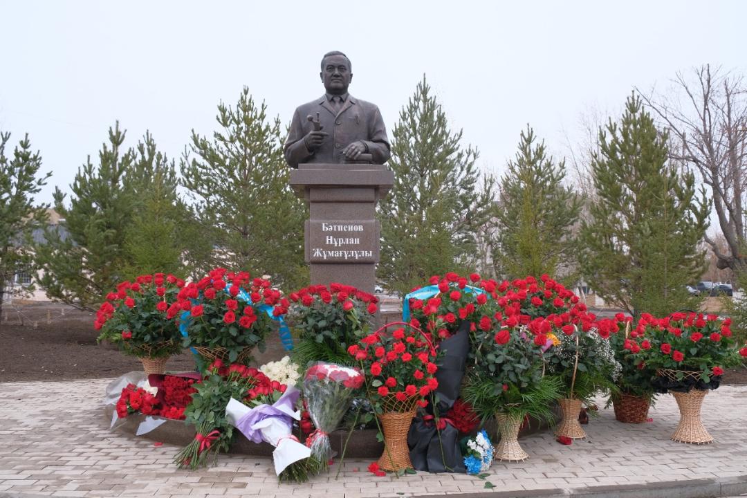 Астанада академик Нұрлан Бәтпеновтың құрметіне ескірткіш қойылды