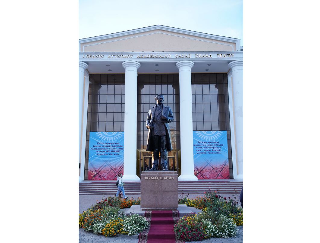 Театр тарланы: Шымкентте Жұмат Шанинді еске алу кеші өтті