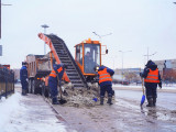 Астанада екі мыңнан астам жол жұмысшы қар күреуге шықты