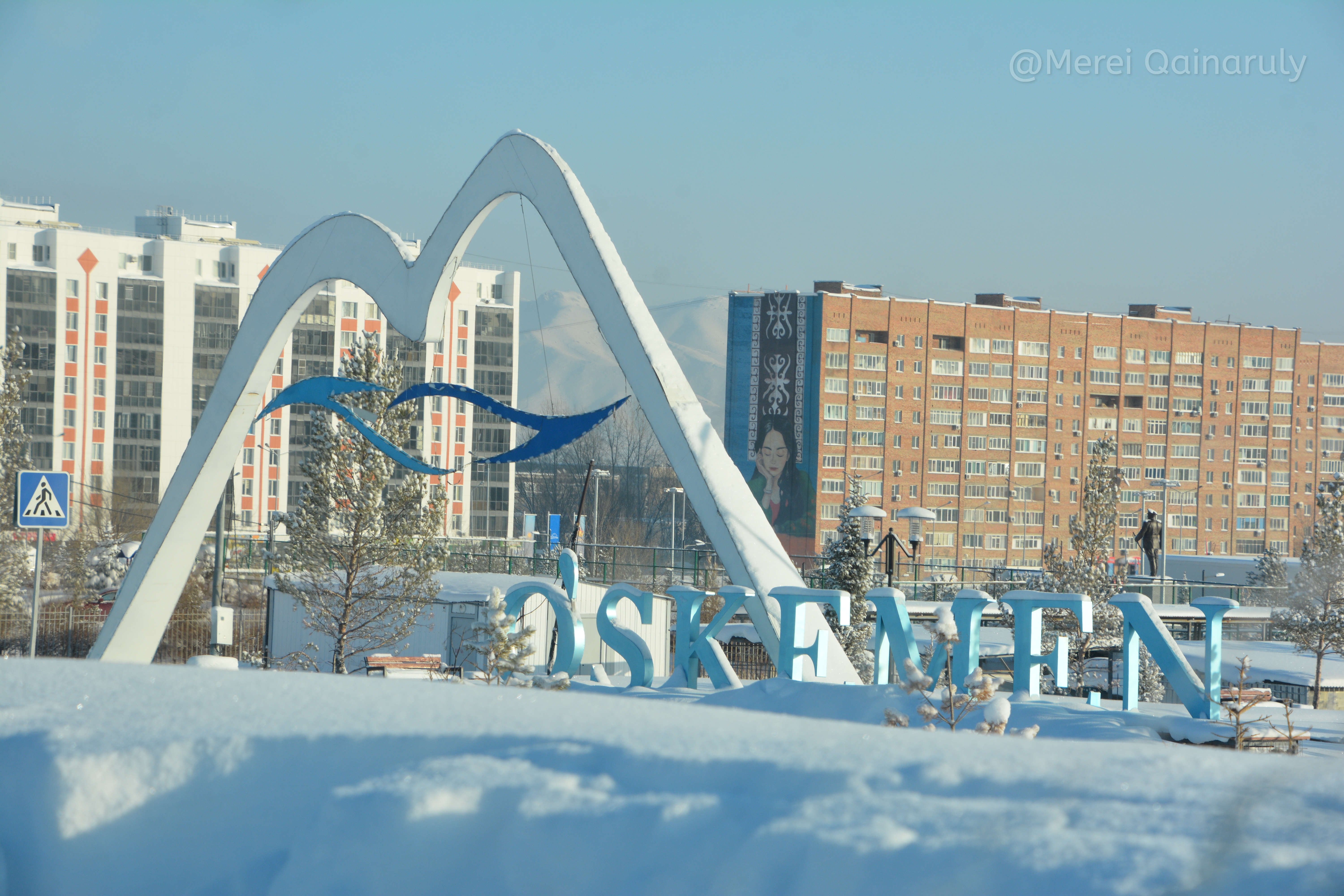 Қалың қар түсті