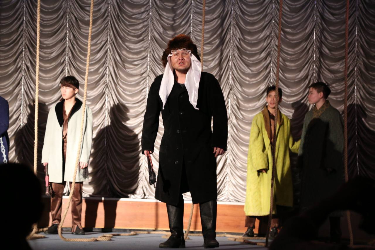 Қаламгер мұрасы сахна тілінде