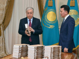 Президентке қуғын-сүргін құрбандары жайлы 31 томдық кітап таныстырылды