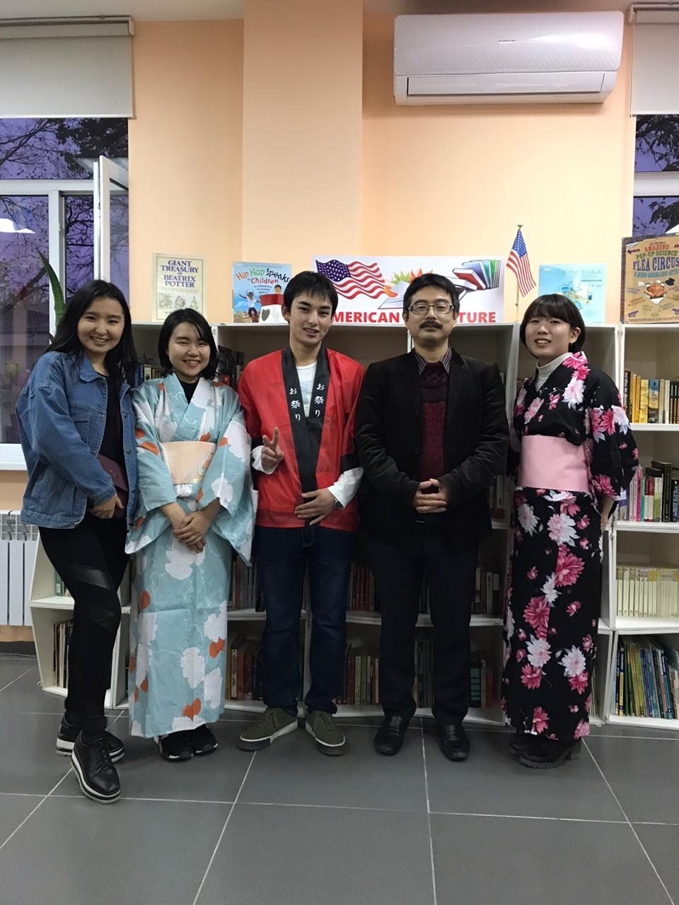 Қазақша дәріс оқитын Ниномания сэнсэй