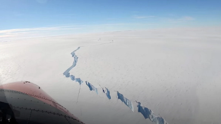 Антарктидада ірі көлемдегі айсберг жарылды