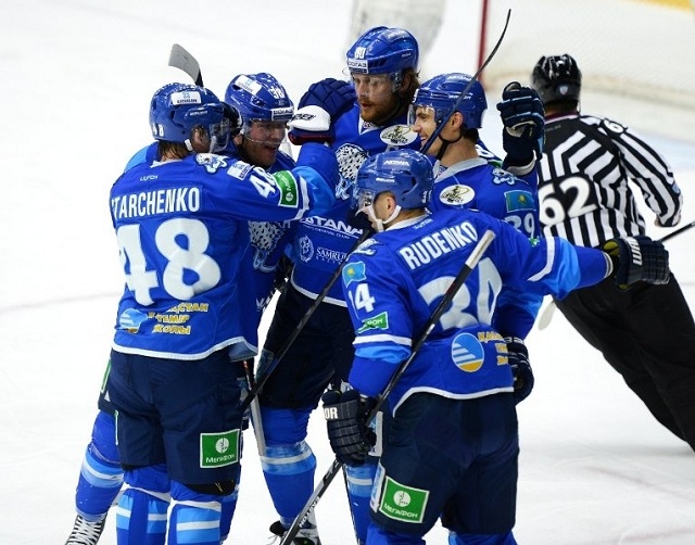 Төрт рет  тізе бүктірді