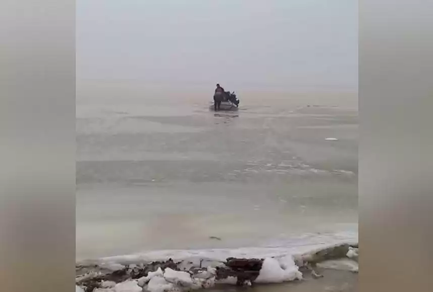 Жамбыл облысында екі балықшы мұз астына түсіп кетті