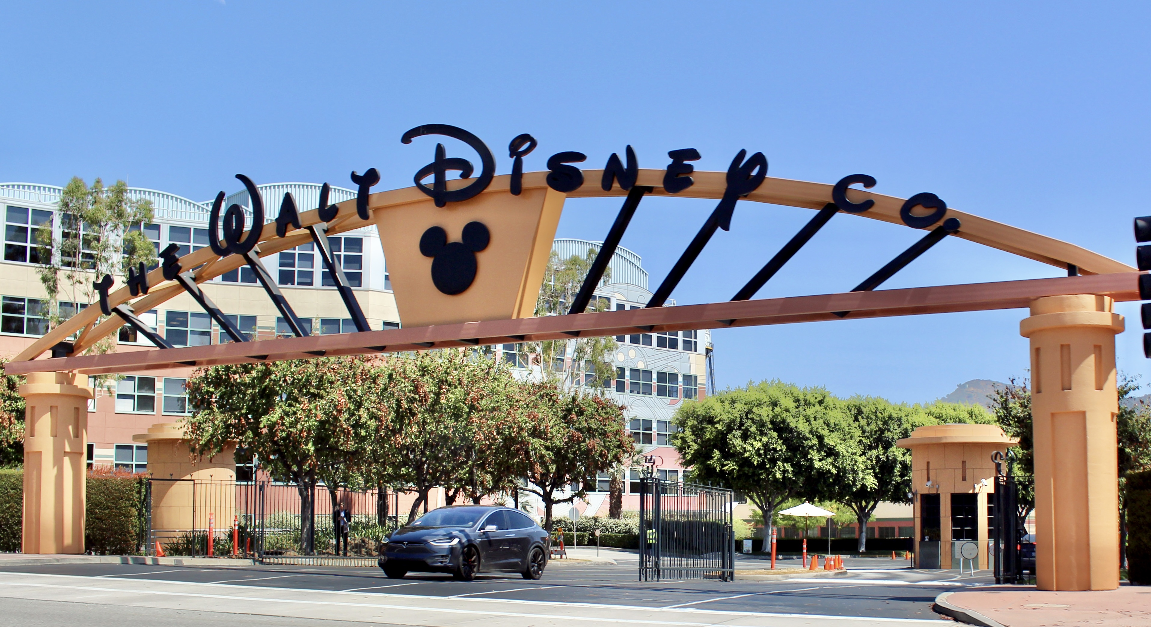 Walt Disney 7 мың қызметкерін жұмыстан шығарады