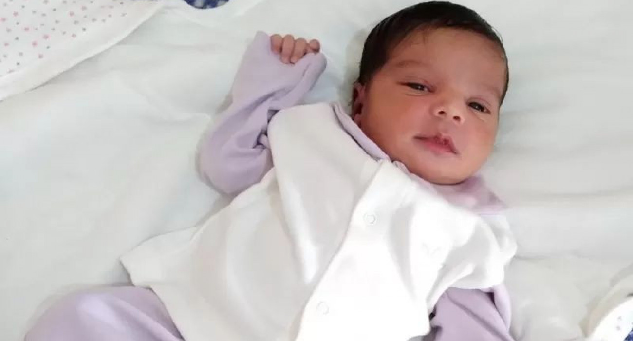 Аяғы жоғары тұрған әйел Аяғы жоғары тұрған әйел