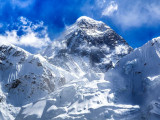 Эверест аязында сырт киімсіз отырып, рекорд жаңартқан адам