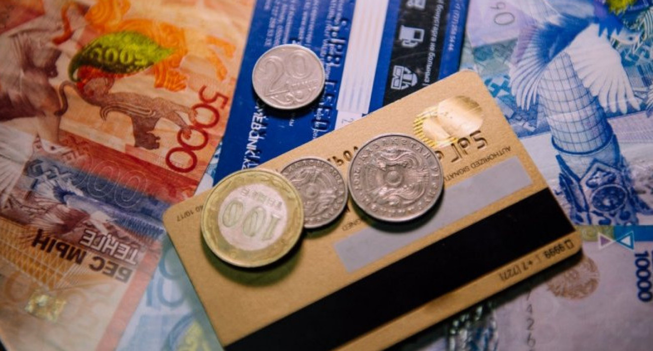 Жұмыста балапанмен порно