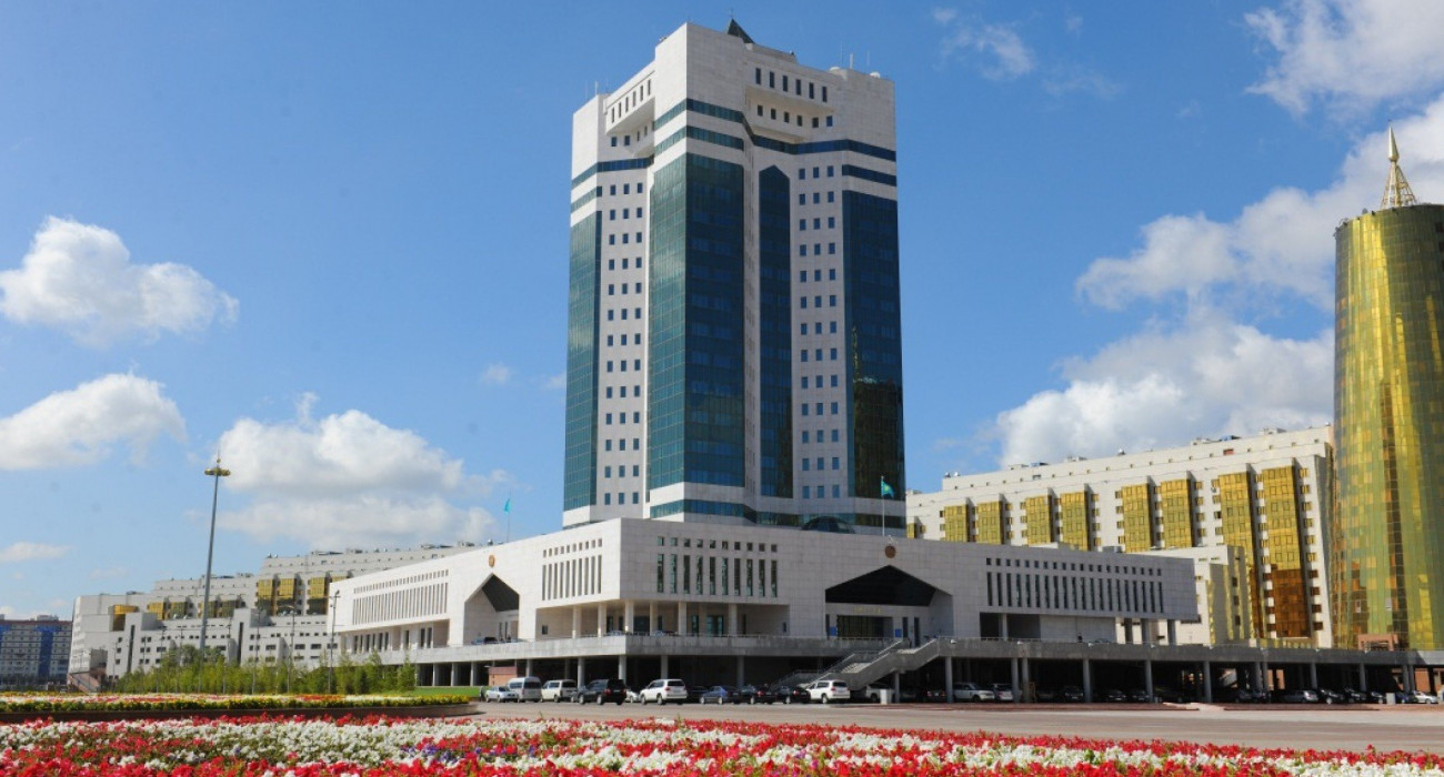 Көшедегі қызды әжетханада жыныстық қатынасқа түсуге көндірді (порно видео) Порно өнер бір бөлік