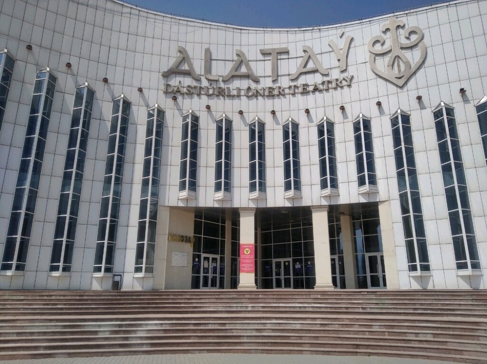 Ымдау тіліндегі алғашқы спектакль