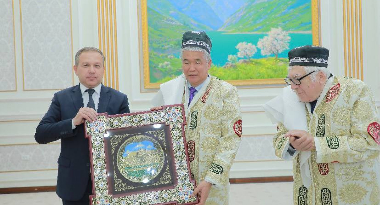 Порно пародия тобы Порно фото алты кадр