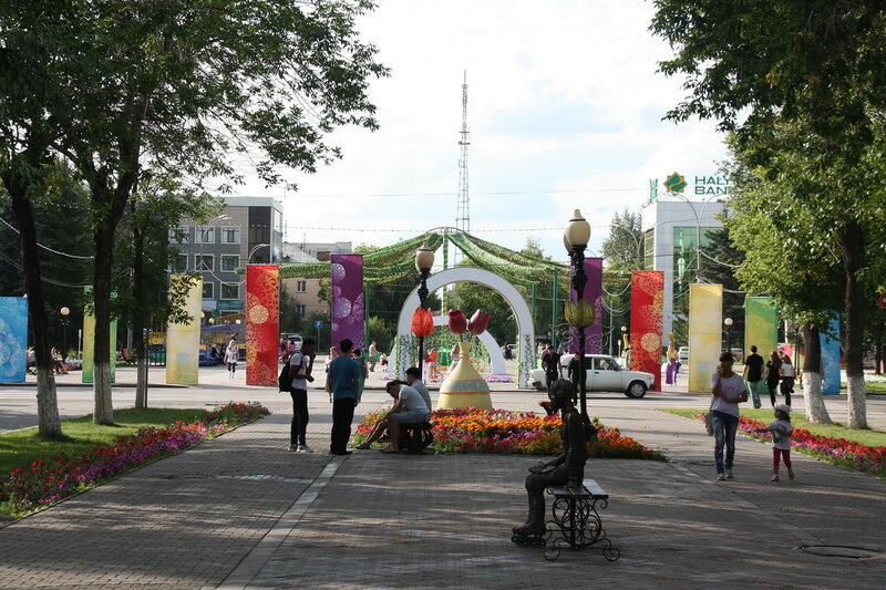 Үй ішінен үй тіккісі келген кімдер?